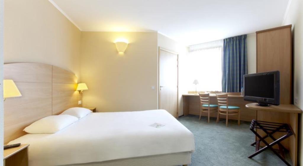 Campanile Poznan Hotell Rum bild