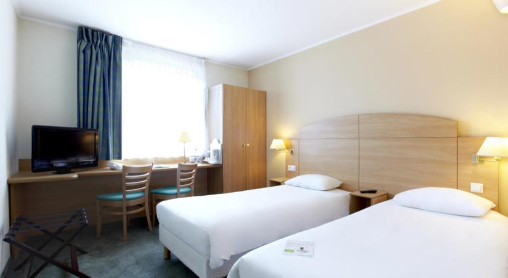 Campanile Poznan Hotell Rum bild