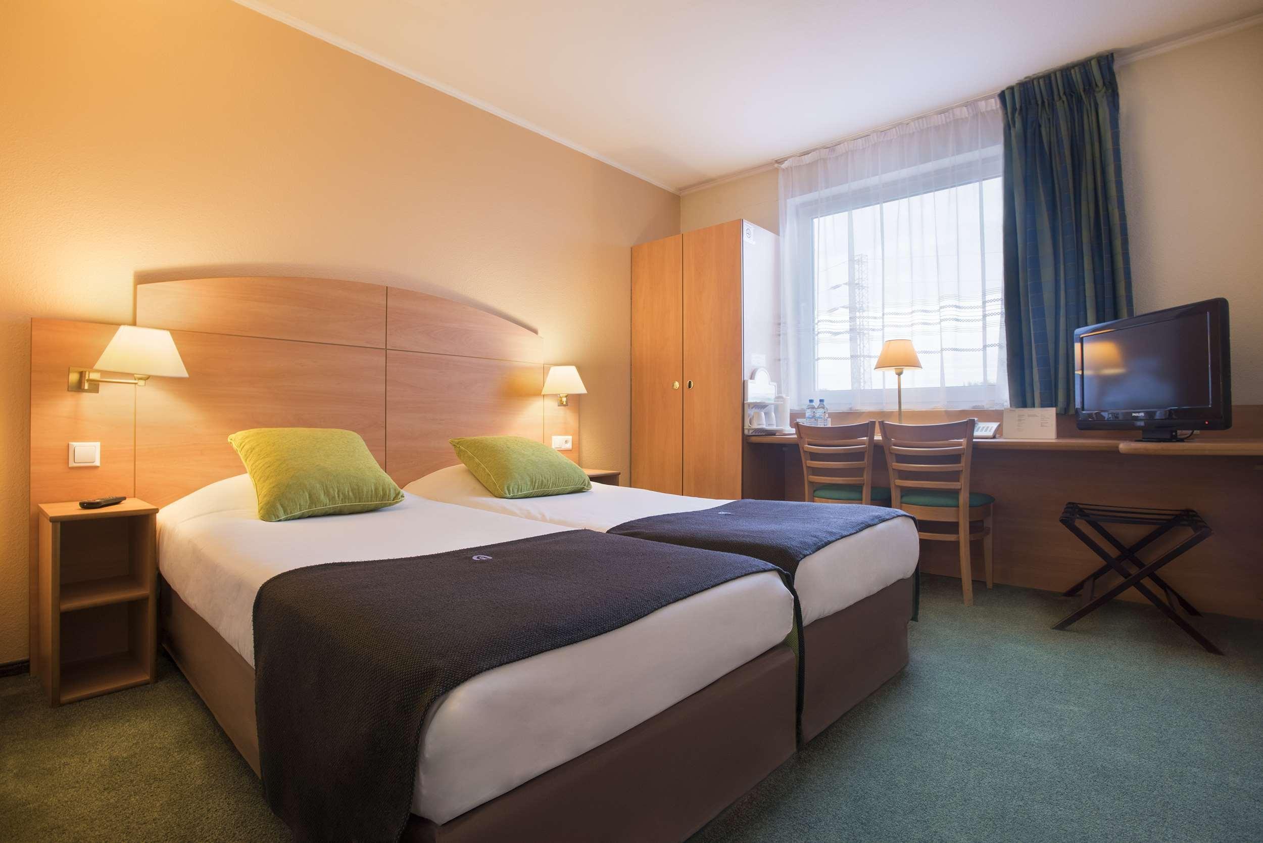 Campanile Poznan Hotell Exteriör bild