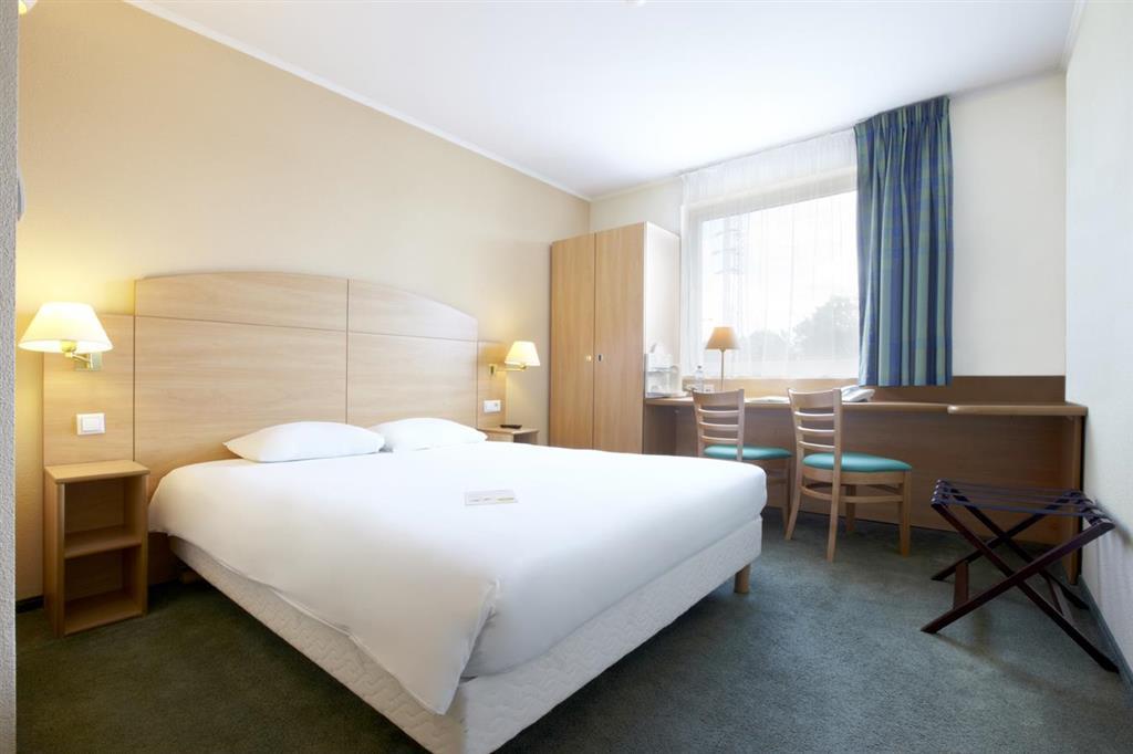 Campanile Poznan Hotell Exteriör bild