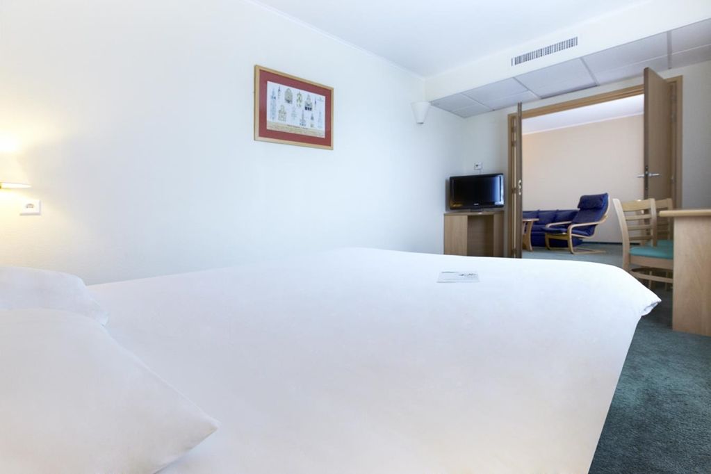 Campanile Poznan Hotell Rum bild